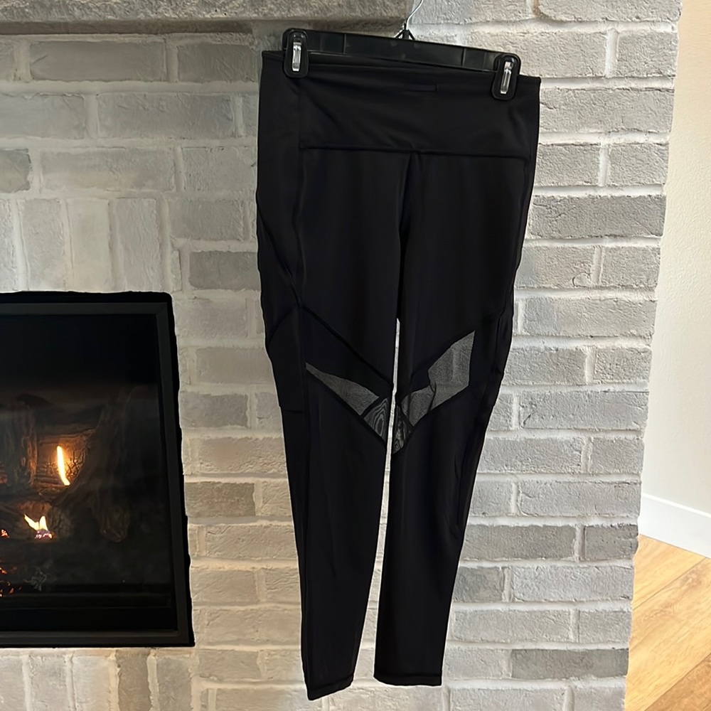 Lululemon Athletica Barry’s leggings, black with mesh, size 8